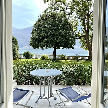 Charming Place With Pool, Lake And Terrace 135 아파트